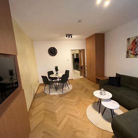 Deluxe Apartment Favoriten Vienna Esterno foto