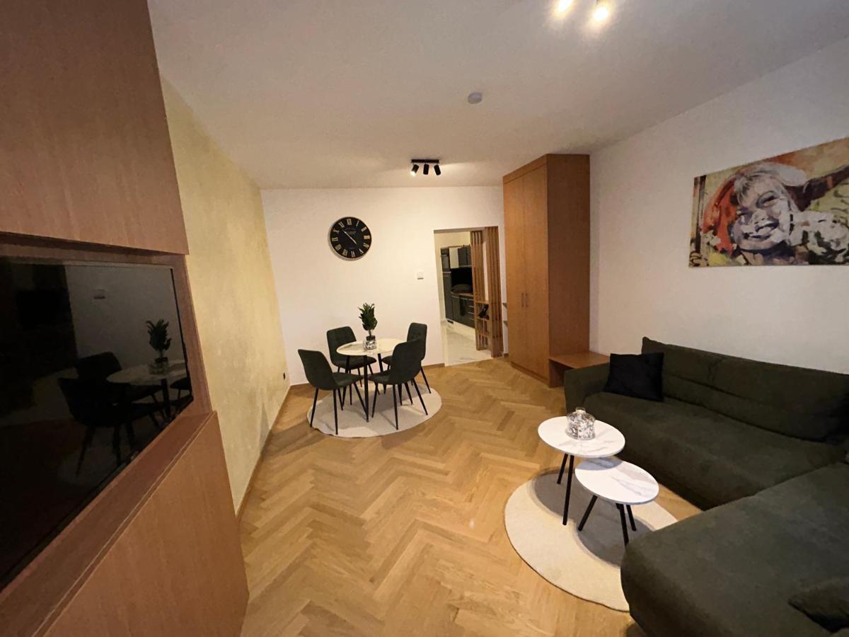 Deluxe Apartment Favoriten Vienna Esterno foto
